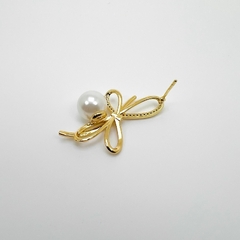 Brinco Biju Dourada Fina Laço Duplo Com Zirconia Perola 10mm - Sanferlam