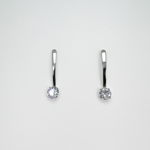 Brinco Aço Inox Haste Curva E Zirconia