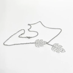 Gargantila Aço Inox Gravata Folha Vazada - comprar online