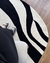 Tapete Vênus | Nylon | Bordas Orgânicas | Off-White e Preto Econyl - loja online