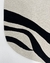 Imagem do Tapete Vênus | Nylon | Bordas Orgânicas | Off-White e Preto Econyl
