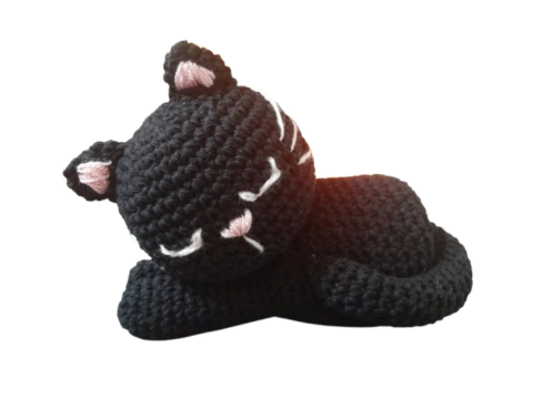 gato gatito negro dormido, de hilo, tejido al crochet artesanal amigurumi - comprar online