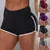 Mulheres verão shorts na internet