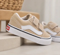 Imagen de Zapatilla Mini Skool Beige con Abrojo