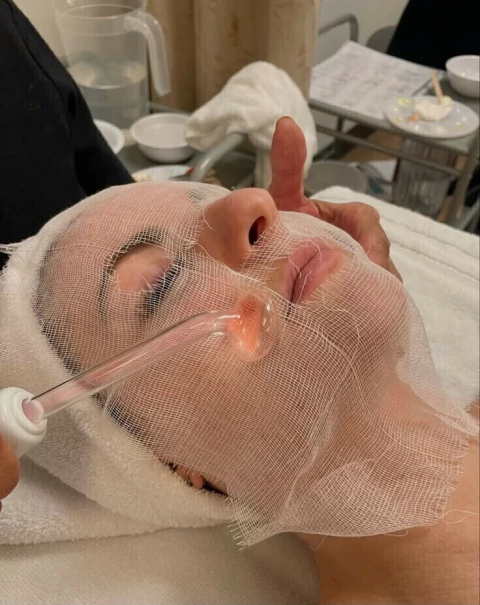 Limpieza facial + alta frecuencia + crema hidratante - comprar online