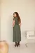 VESTIDO LISO MIDI C/RECORTE FRT E CINTO - comprar online