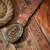 Cinto Country Masculino em Couro PU – Estilo Cowboy com Fivela Boiadeiro Cruz Detalhes Florais Linha Premium