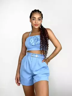 Conjunto Feminino em Alfaiataria Short com Cinto e Cropped Amarração com Flor - comprar online