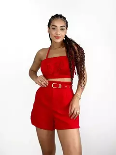 Conjunto Feminino em Alfaiataria Short com Cinto e Cropped Amarração com Flor