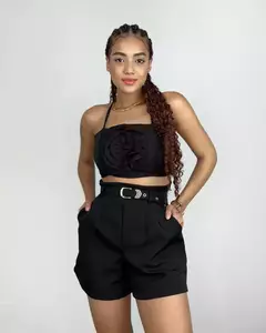 Conjunto Feminino em Alfaiataria Short com Cinto e Cropped Amarração com Flor