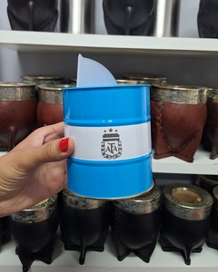 Juego de latas "argentina" (Yerbera y azucarera) en internet