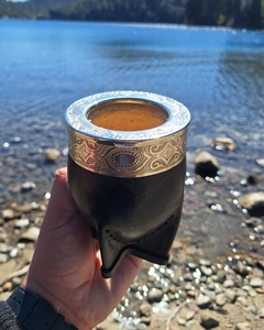 mate imperial de calabaza c/ guarda y virola cincelada de alpaca + bombilla pico de loro - comprar online