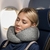 Almofada Ergonômica Pillow Plus para viagens longas. na internet