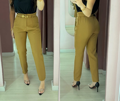 Calça alfaiataria skinny com cinto