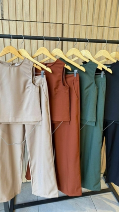 Imagem do CONJUNTO CALÇA + BLUSA - M
