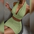Conjuto Gold - 2 peças de ternos para mulheres, top com cadarço e saia plissada que cobre o quadril. - comprar online