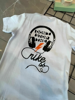 Camiseta Nike Branca Fone - comprar online
