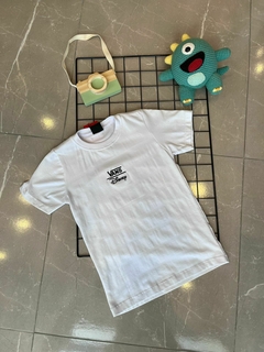Camiseta Vans Disney Branca na internet