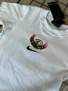 Camiseta Nike Stitch Branca na internet