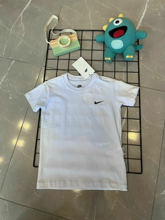 Camiseta Nike Classical na internet