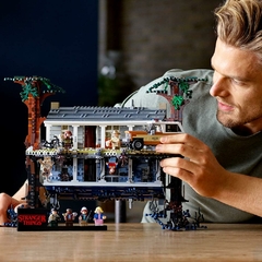 Lego 75810 Stranger Things - O Mundo Invertido na internet