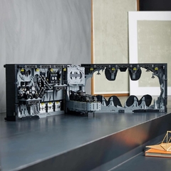 LEGO 76252 Batcave Shadow Box