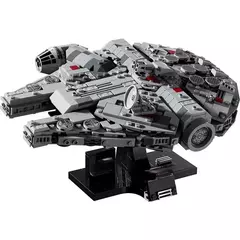 LEGO Star Wars 75375 Millennium Falcon 921 peças
