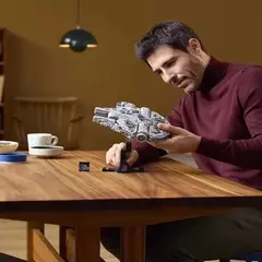 LEGO Star Wars 75375 Millennium Falcon 921 peças - comprar online
