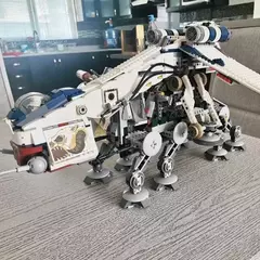 Blocos de montar LEGO Star Wars Republic Dropship with AT-OT Walker 10195 na internet