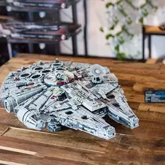 LEGO Star Wars Millennium Falcon 75192 na internet