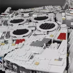 LEGO Star Wars Millennium Falcon 75192 na internet