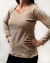 REMERA ESCOTE CORAZÓN CON DETALLES EN PLATA - comprar online