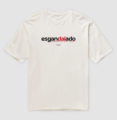 ESGANDAIADO – Camiseta Oversized Unissex (Off White e Areia) na internet