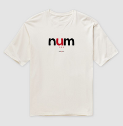 NUM – Camiseta Oversized Unissex (Off White e Areia) na internet