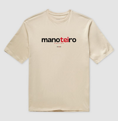 MANOTEIRO – Camiseta Oversized Unissex (Off White e Areia)