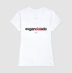 ESGANDAIADO – Camiseta Algodão 30.1 (Cores Claras – Masculina e Feminina) - Tem Qui Usá