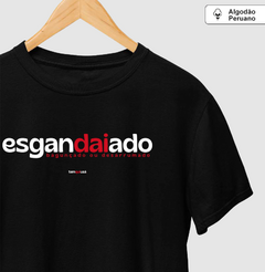 ESGANDAIADO – Camiseta Algodão Peruano (Cores Escuras – Masculina e Feminina) - comprar online