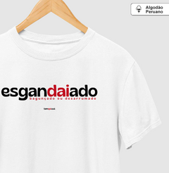 ESGANDAIADO – Camiseta Algodão Peruano (Branca – Masculina e Feminina)