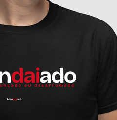 ESGANDAIADO – Camiseta Algodão 30.1 (Cores Escuras – Masculina e Feminina)