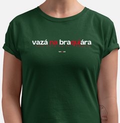 VAZÁ NA BRAQUIÁRA – Camiseta Algodão 30.1 (Cores Escuras – Masculina e Feminina) - Tem Qui Usá