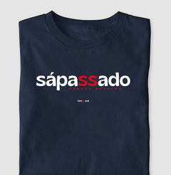 SÁPASSADO – Camiseta Algodão 30.1 (Cores Escuras – Masculina e Feminina) - Tem Qui Usá