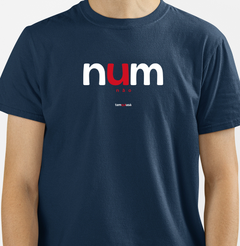 NUM – Camiseta Algodão 30.1 (Cores Escuras – Masculina e Feminina) - loja online