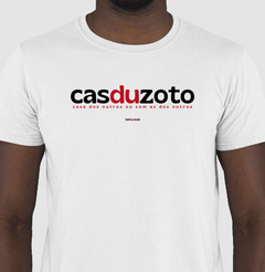 CASDUZOTO – Camiseta Algodão 30.1 (Cores Claras – Masculina e Feminina)