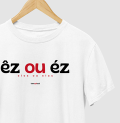 Imagem do ÊZ OU ÉZ – Camiseta Algodão 30.1 (Cores Claras – Masculina e Feminina)