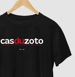 CASDUZOTO – Camiseta Algodão 30.1 (Cores Escuras – Masculina e Feminina)