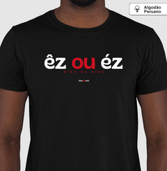 Imagem do ÊZ OU ÉZ – Camiseta Algodão Peruano (Cores Escuras – Masculina e Feminina)