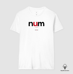 NUM – Camiseta Algodão Peruano (Branca – Masculina e Feminina) - loja online
