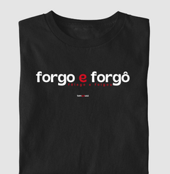 FORGO E FORGÔ – Camiseta Algodão 30.1 (Cores Escuras – Masculina e Feminina) - Tem Qui Usá