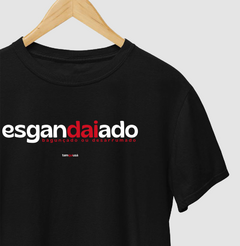 ESGANDAIADO – Camiseta Algodão 30.1 (Cores Escuras – Masculina e Feminina) - loja online