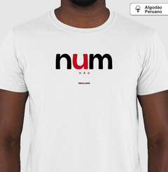 NUM – Camiseta Algodão Peruano (Branca – Masculina e Feminina) - comprar online